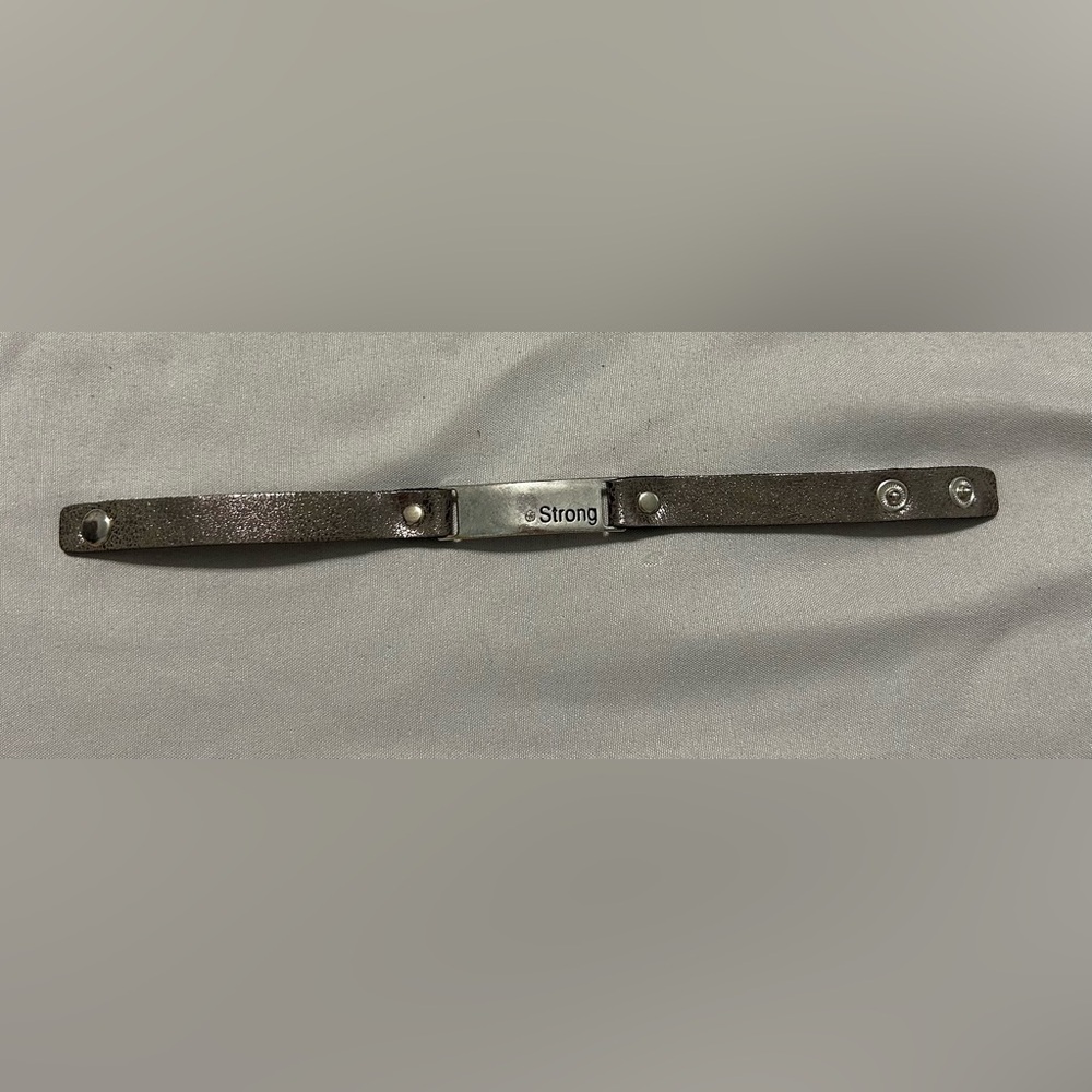 Grey/silver motto bracelet-Strong
